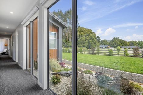 Photo of property in 20 Lancewood Way, Kinloch, Taupo, 3377