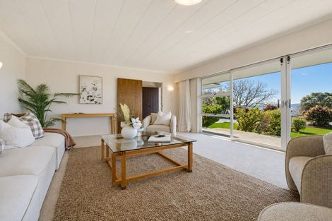 Photo of property in 8 Manahi Avenue, Kawaha Point, Rotorua, 3010