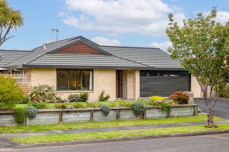 Photo of property in 32 Hadleigh Court, Paraparaumu, 5032
