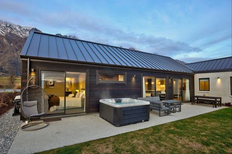 Photo of property in 1 Cunninghams Drive, Jacks Point, Queenstown, 9371