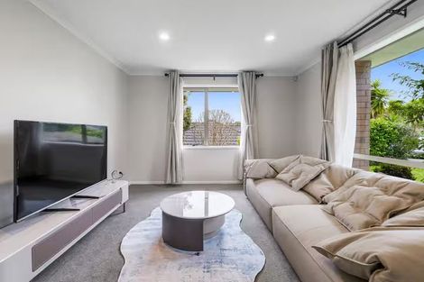 Photo of property in 5 Sunvista Avenue, Oteha, Auckland, 0632