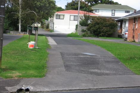 Photo of property in 8 Kirrie Avenue, Te Atatu South, Auckland, 0610