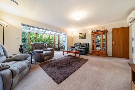 Photo of property in 2/7 Harvard Grove, Totara Park, Upper Hutt, 5018