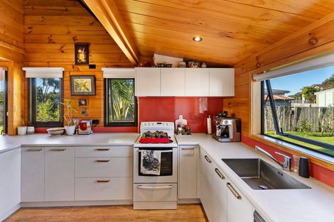 Photo of property in 5 Kaitake Place, Oakura, 4314