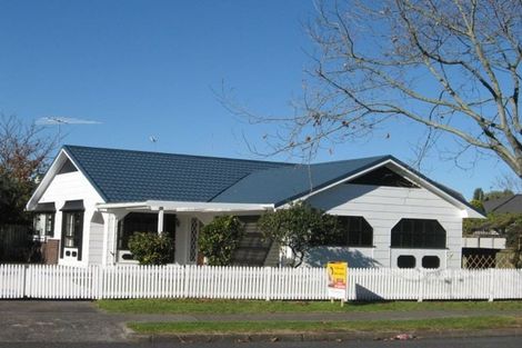 Photo of property in 98 Wattle Farm Road, Wattle Downs, Auckland, 2103