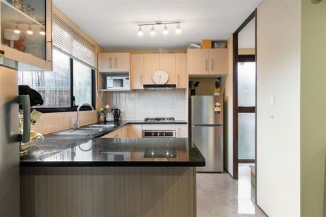 Photo of property in 2/11 Nearco Street, Randwick Park, Auckland, 2105