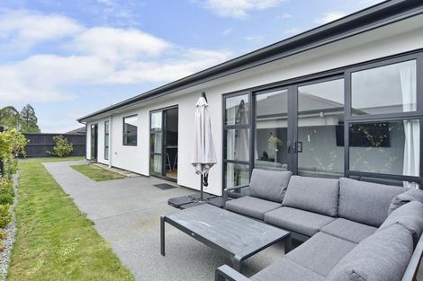 Photo of property in 28 Tara Crescent, Woodend, 7610