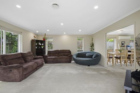 Photo of property in 10 Ernest Shackleton Place, Waiuku, 2123