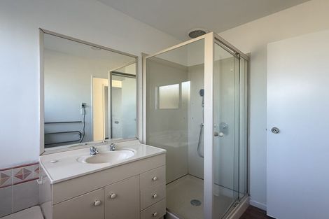 Photo of property in 2/4 Stanley Road, Glenfield, Auckland, 0629