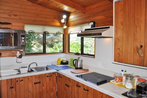 Photo of property in 4 Hillside Crescent, Leigh, 0985