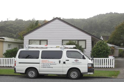 Photo of property in 2/81 Glen Road, Stokes Valley, Lower Hutt, 5019