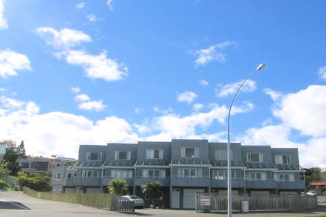 Photo of property in 206 Lake Terrace, Waipahihi, Taupo, 3330