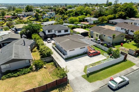 Photo of property in 13 Waari Avenue, Sunnyvale, Auckland, 0612