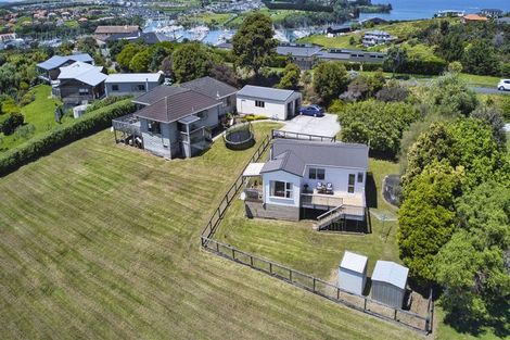 Photo of property in 36 Roberts Road, Matakatia, Whangaparaoa, 0930