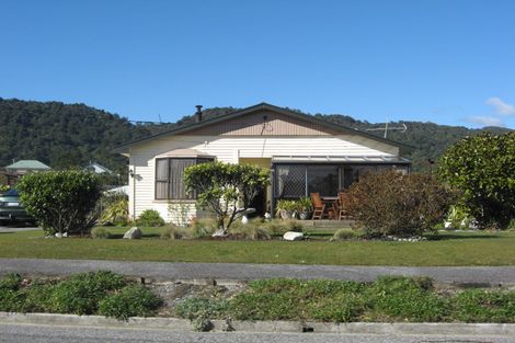 Photo of property in 74 Domett Esplanade, Cobden, Greymouth, 7802