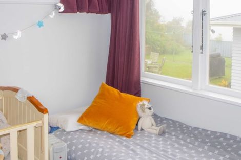 Photo of property in 20 Cotswold Crescent, Newlands, Wellington, 6037