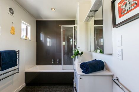 Photo of property in 46 Muritai Crescent, Havelock North, 4130