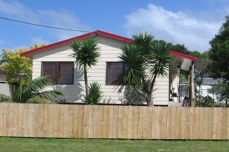 Photo of property in 2a Nile Road, Kelston, Auckland, 0602