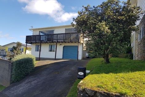 Photo of property in 9 Gloaming Hill, Titahi Bay, Porirua, 5022