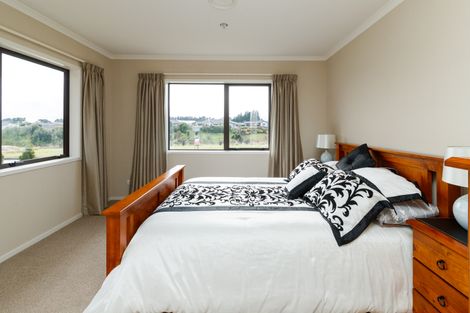 Photo of property in 33 Silkwood Place, Fitzherbert, Palmerston North, 4410