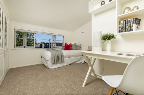 Photo of property in 8 Frieston Road, Milford, Auckland, 0620