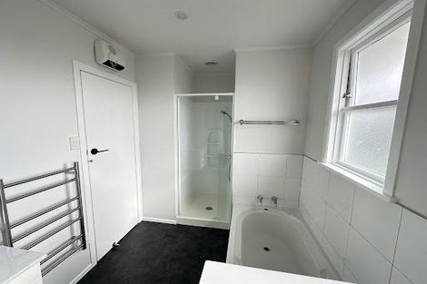 Photo of property in 32 Lynda Avenue, Paparangi, Wellington, 6037