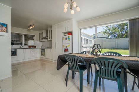 Photo of property in 19 Innismara Avenue, Wattle Downs, Auckland, 2103