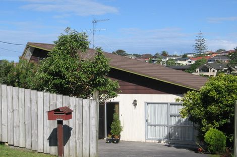 Photo of property in 28 Kiteroa Terrace, Rothesay Bay, Auckland, 0630