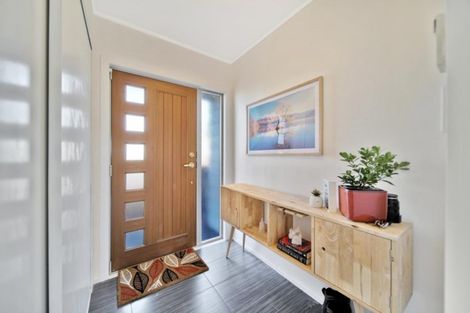 Photo of property in 2/52 Highland Park Drive, Highland Park, Auckland, 2010