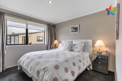 Photo of property in 16 Court Of Ascot, Seaward Bush, Invercargill, 9812