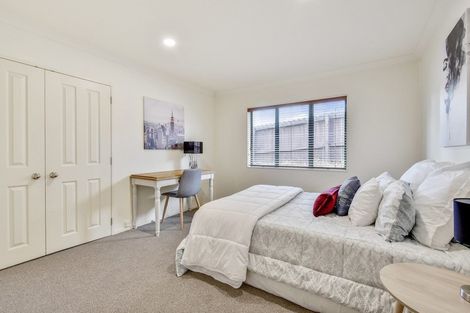 Photo of property in 70 Mt Lebanon Crescent, The Gardens, Auckland, 2105
