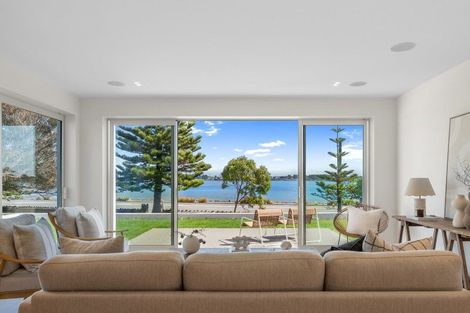 Photo of property in 2/1 The Brae, Mount Pleasant, Christchurch, 8081