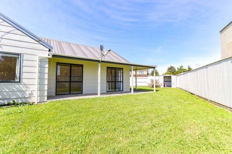 Photo of property in 75 Hillcrest Drive, Kelvin Grove, Palmerston North, 4414