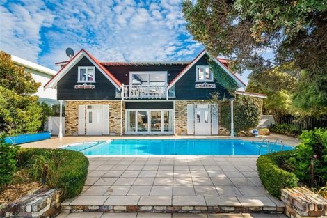 Photo of property in 15 Norwood Road, Bayswater, Auckland, 0622