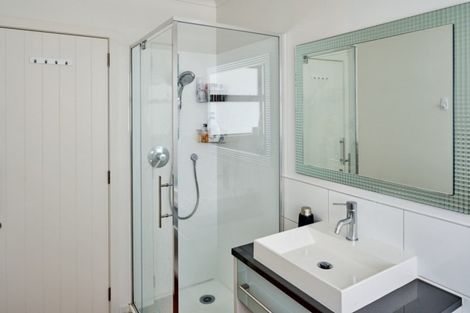 Photo of property in 25 Sunset Parade, Plimmerton, Porirua, 5026