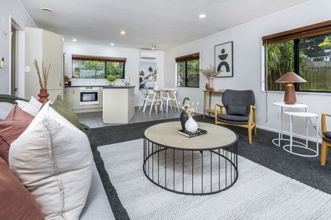 Photo of property in 2/23 Heathglen Place, Bayview, Auckland, 0629