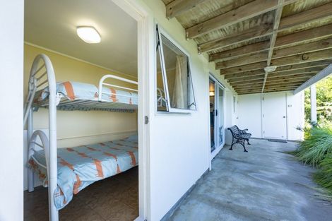 Photo of property in 54 Rayner Road, Piha, 0772