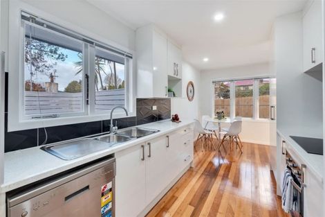 Photo of property in 7 Serjeant Street, Henderson, Auckland, 0612