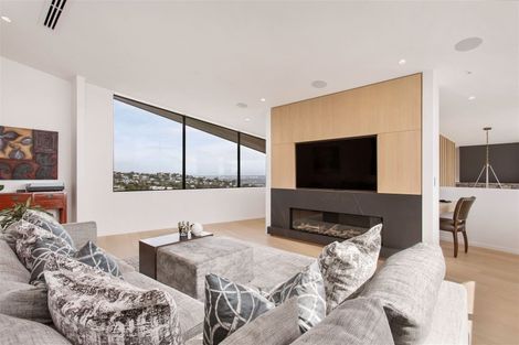 Photo of property in 3 Inverness Lane, Redcliffs, Christchurch, 8081