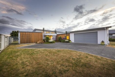 Photo of property in 60 Rodeo Drive, Kelvin Grove, Palmerston North, 4414