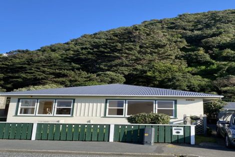 Photo of property in 121 Breaker Bay Road, Breaker Bay, Wellington, 6022