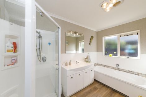 Photo of property in 44 Peter Hall Drive, Kelvin Grove, Palmerston North, 4414