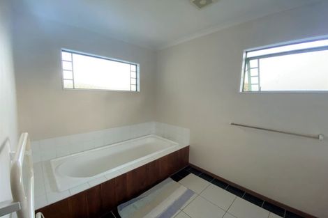 Photo of property in 17 Arirang Rise, Pinehill, Auckland, 0632