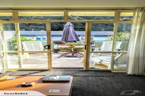 Photo of property in 2f/20 Ian Marwick Place, Birkenhead, Auckland, 0626