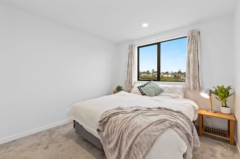 Photo of property in 5 Bloom Crescent, Sunnyvale, Auckland, 0612