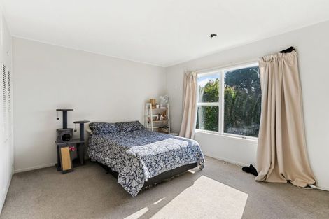 Photo of property in 33 Chatsworth Crescent, Pakuranga Heights, Auckland, 2010
