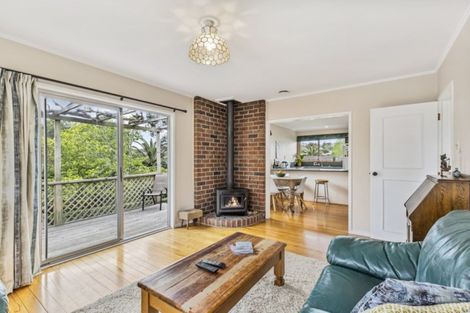 Photo of property in 56 Judkins Crescent, Cockle Bay, Auckland, 2014