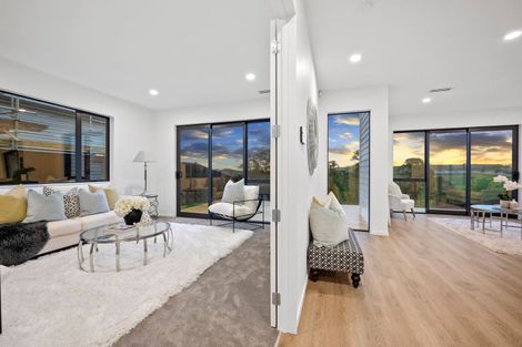 Photo of property in 32 Paparahi Place, Wainui, Silverdale, 0992