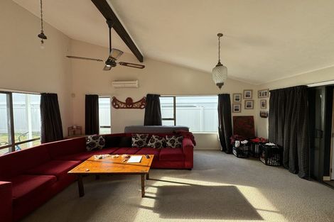 Photo of property in 124 Carnoustie Drive, Wattle Downs, Auckland, 2103