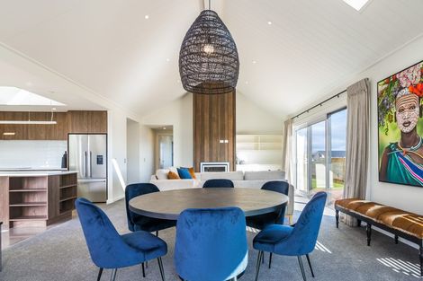 Photo of property in 2 Lochinvar Lane, Acacia Bay, Taupo, 3385